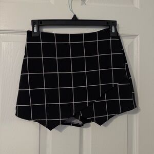 Black and White Grid Pattern Women's Skort